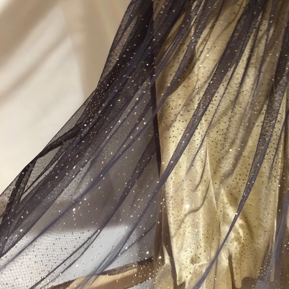 Formal gold and black lace dress with sache - Picture 4 of 6